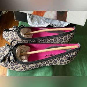 Hush Puppies girls leopard flats, size 2 1/2